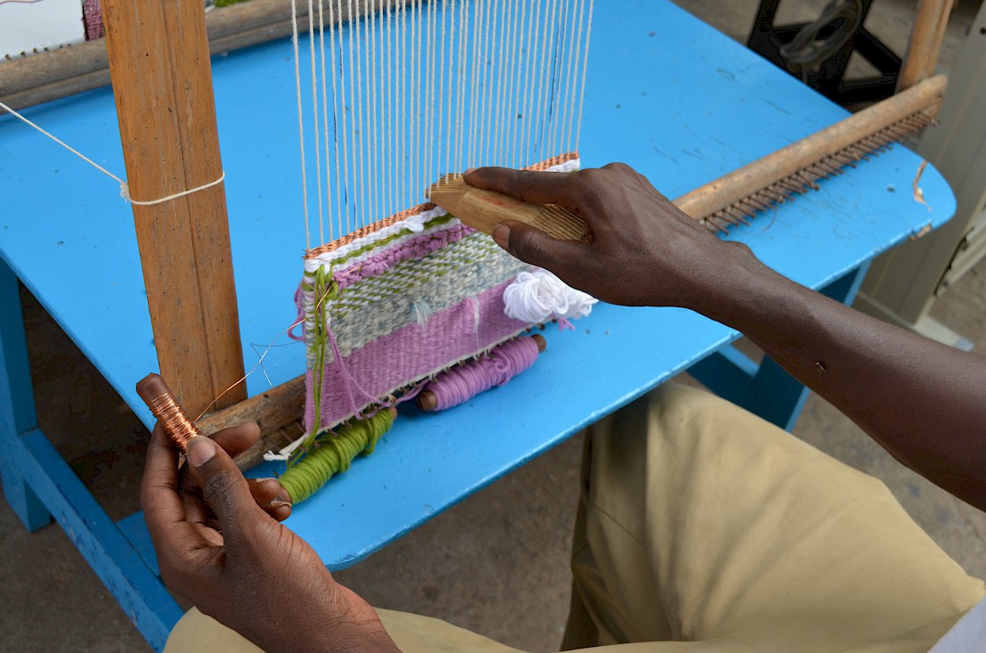An artisan came with his tapestry loom to make a woven speaker